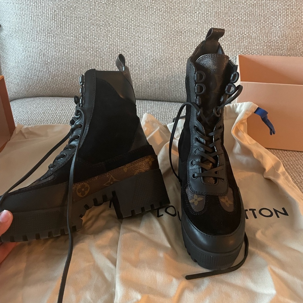 LV boots
Velvet lace up boots